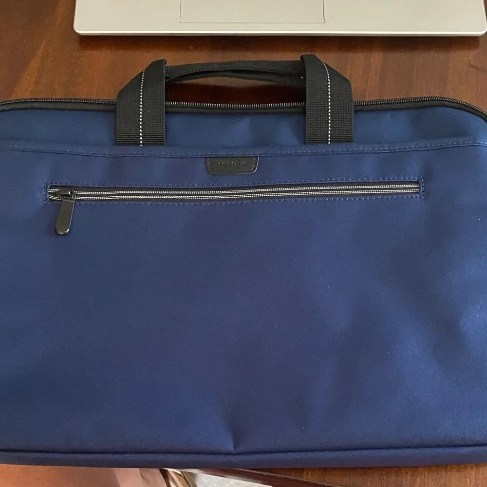 NWOT Targus 17” Navy Laptop Bag